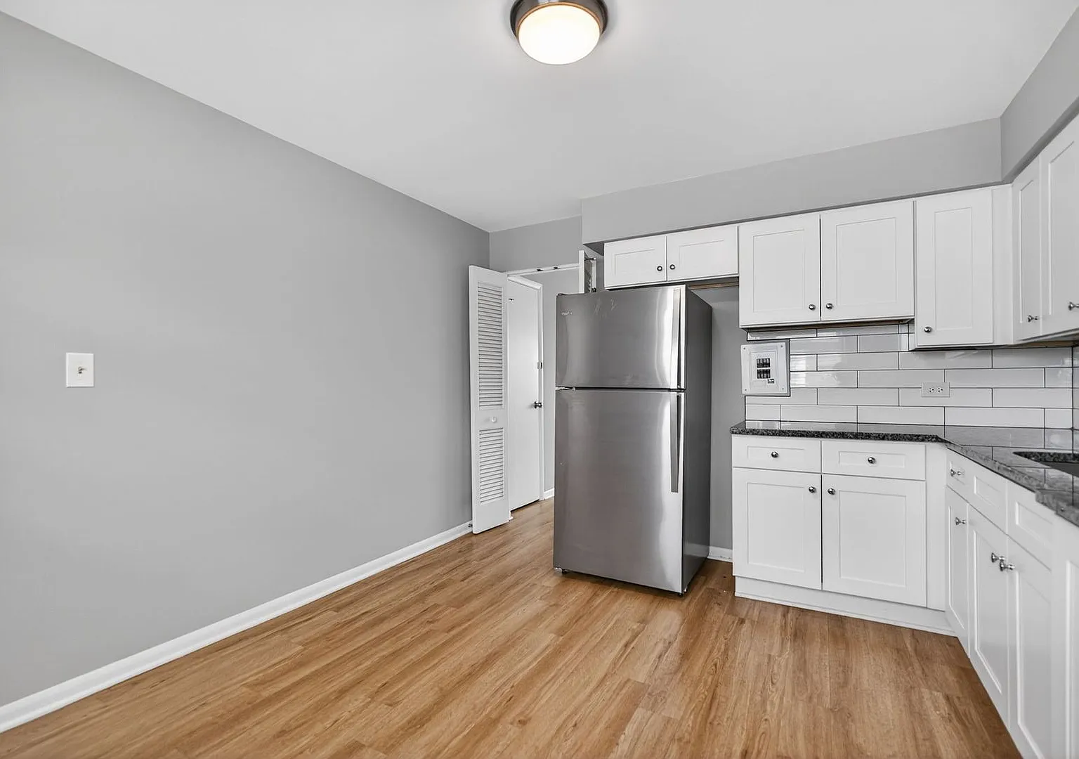 34-46 Kensington Apartments — Photo 3