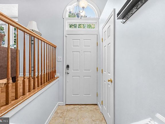 4th image of 732 Streamside Dr
