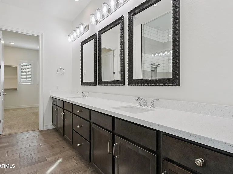 11249 N Blakely St — Photo 15