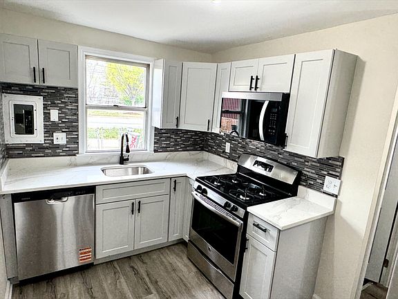 4th image of 206 Chestnut St