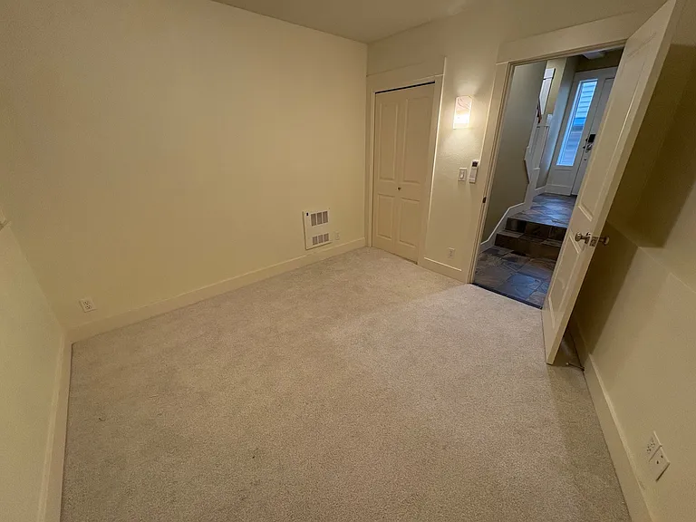 2110 Nob Hill Ave N #B — Photo 17