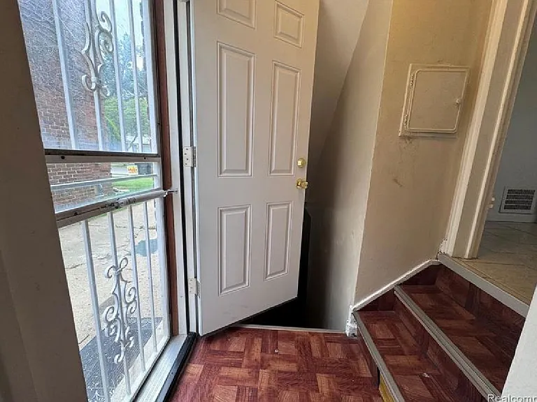 3151 Ewald Cir — Photo 8