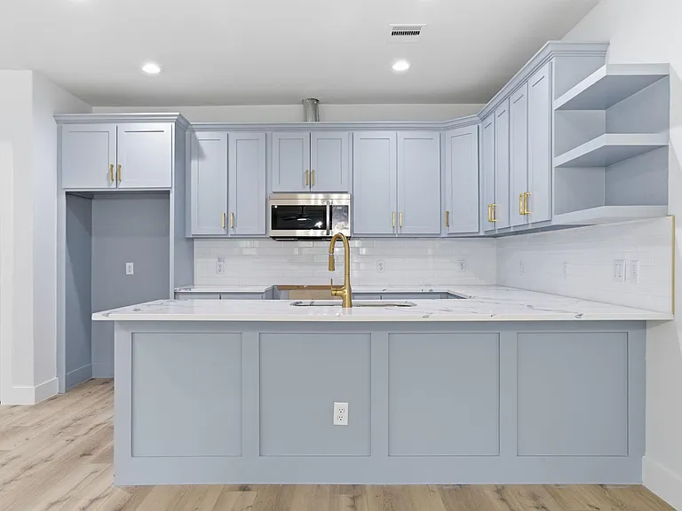 7040 Kinney St — Photo 3