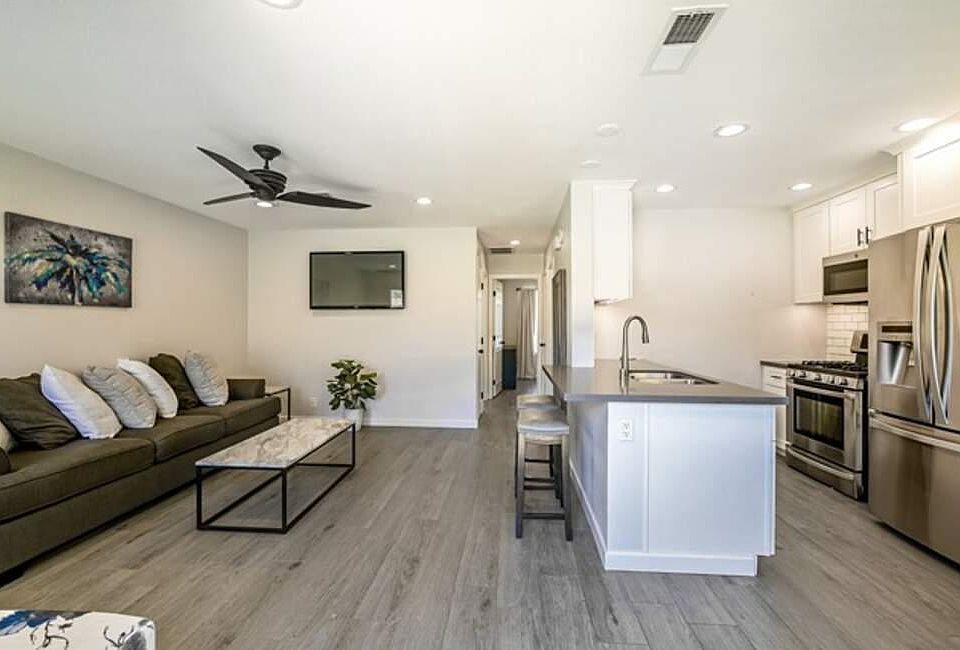 Living and kitchen area