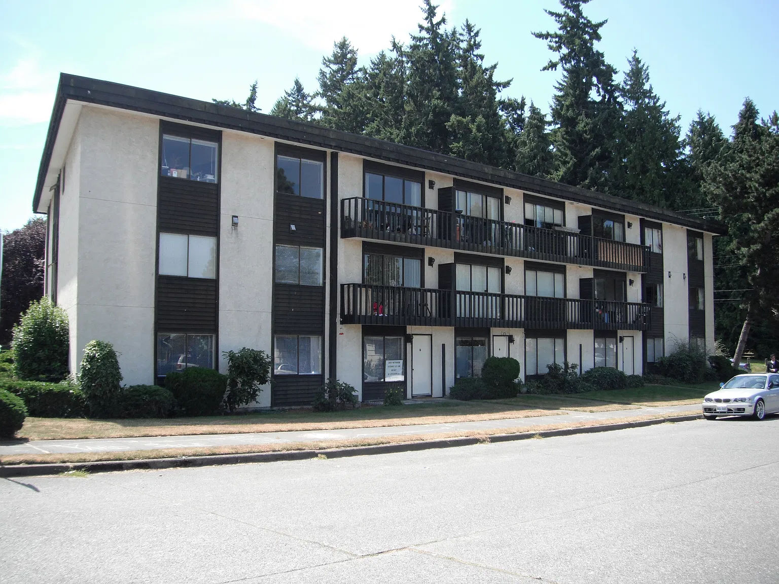 7401 Fauntleroy Way SW — Photo 1