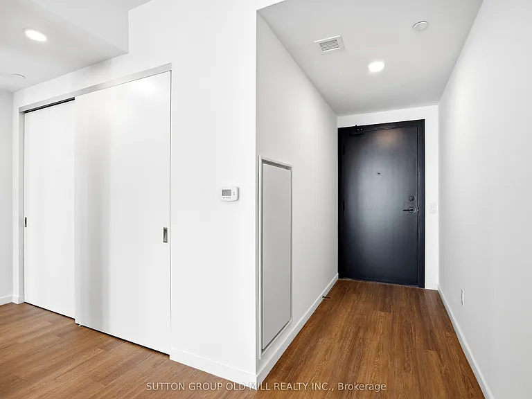 689 The Queensway #329 — Photo 13