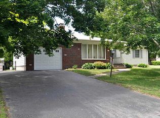 13 Wade Dr, Smithfield, RI 02828