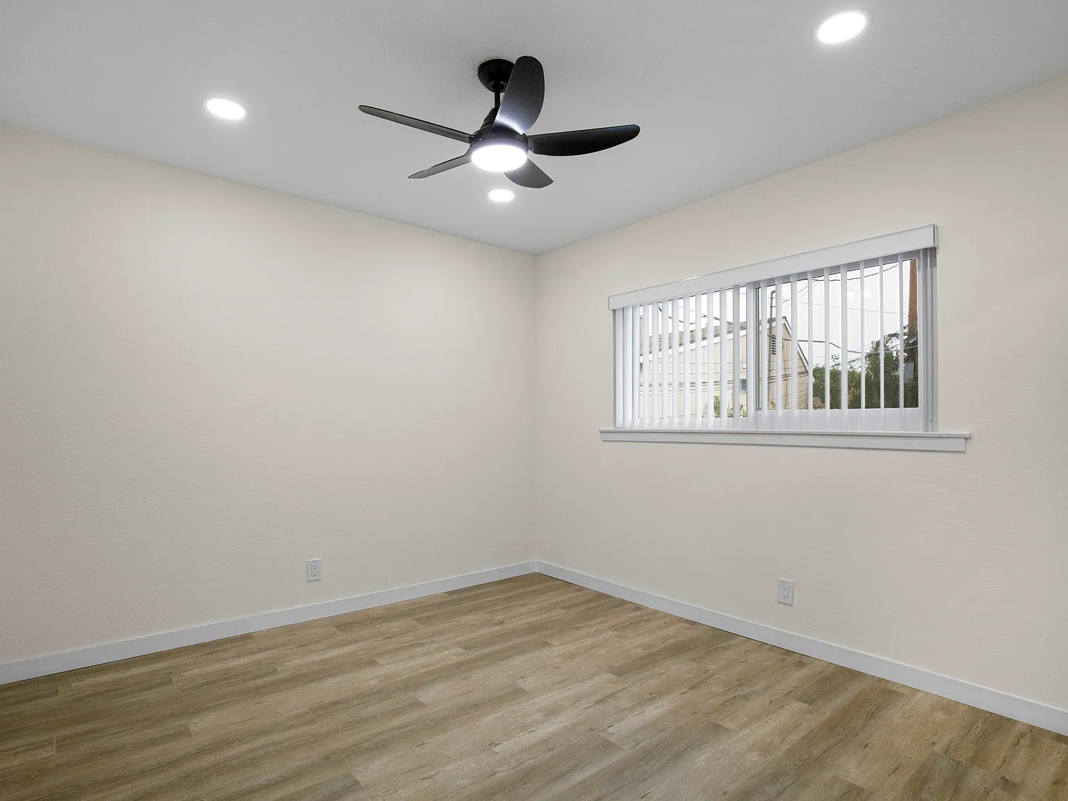 2 bed, 600 sqft, $2,300 — Photo 4
