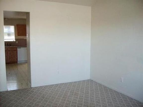 5th image of 405 N 1st St APT D