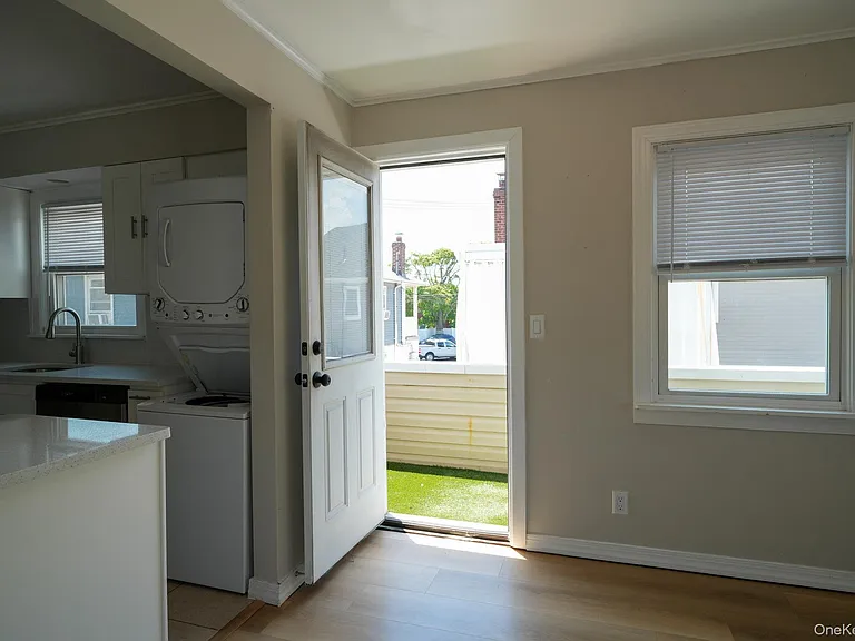 59 Troy Ave #UPPER — Photo 28