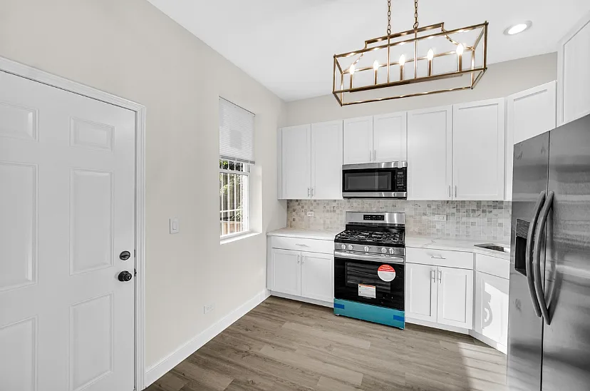 Rent — Photo 2