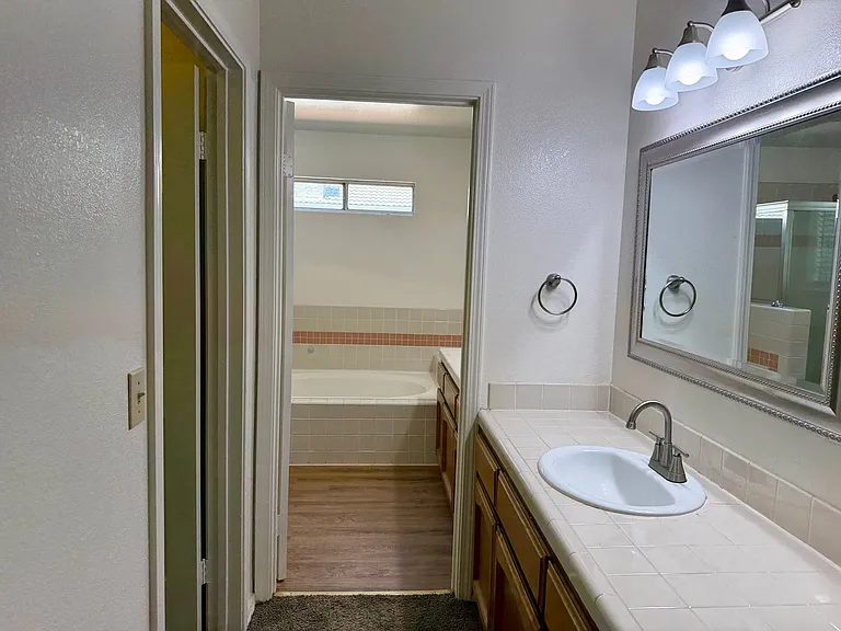 993 E Edgemont Dr — Photo 32
