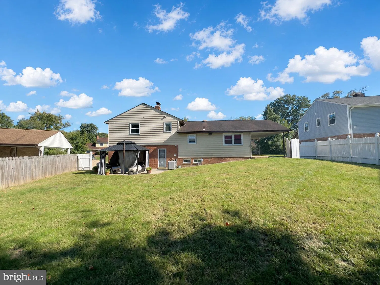 4 bed, 3.0 bath, 2225 sqft, $4,500 — Photo 2