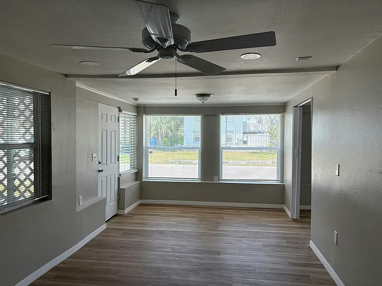 Lots of natural sunlight!