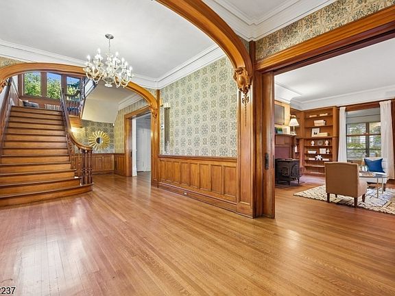 2nd image of 500 Berkeley Ave