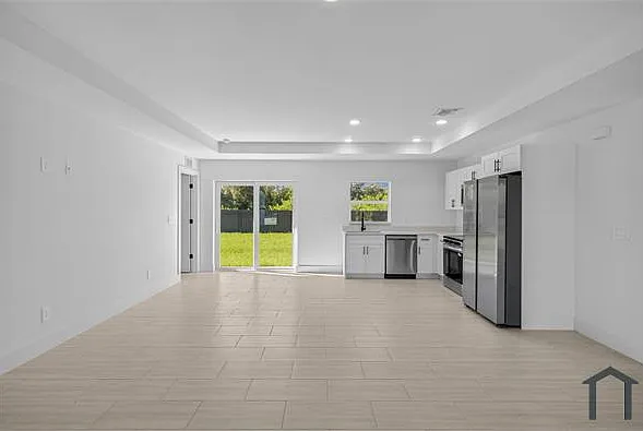 835 Palomino St E — Photo 13