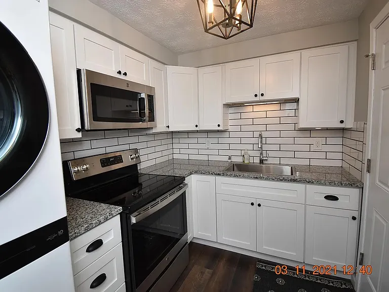 722 S Poplar St — Photo 2