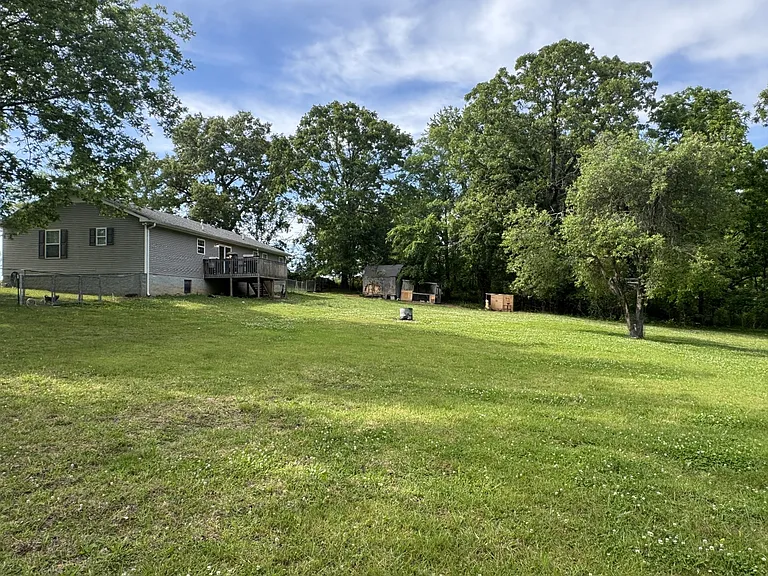 105 Larkins Dr — Photo 34