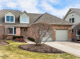 982 Plantain Ct, Crystal Lake, IL 60014