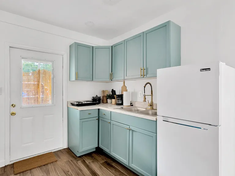 988 Cedarwood Ave #2 — Photo 8
