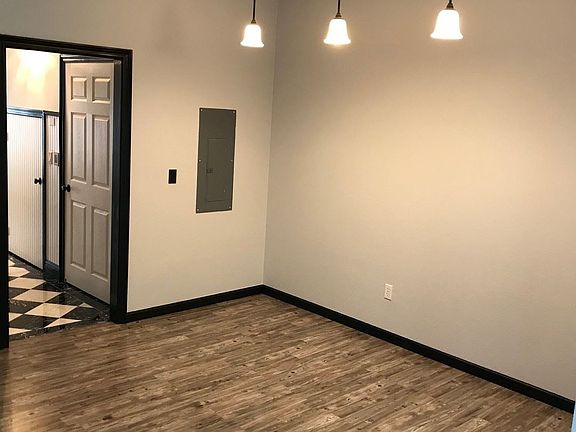 4th image of 649 W 1st St #4