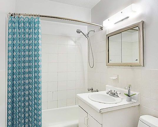 5th image of 170 W 23rd St APT 5M