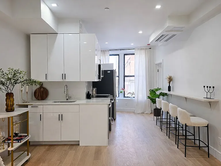 336 Canal St #4E — Photo 2