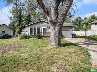 2006 Smith Rd, Bellevue, NE 68005