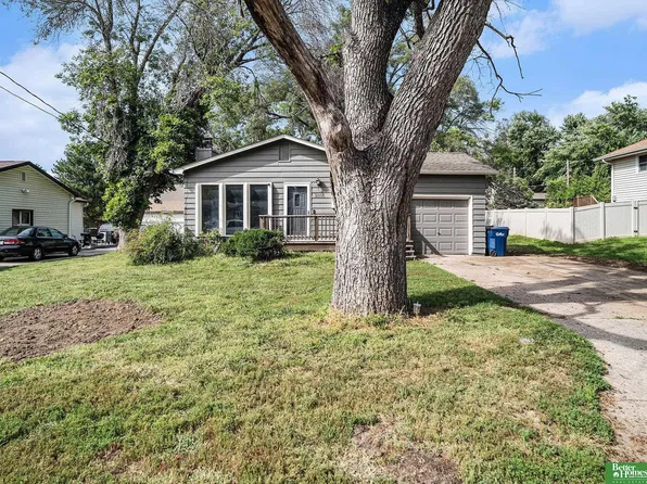 2006 Smith Rd, Bellevue, NE 68005