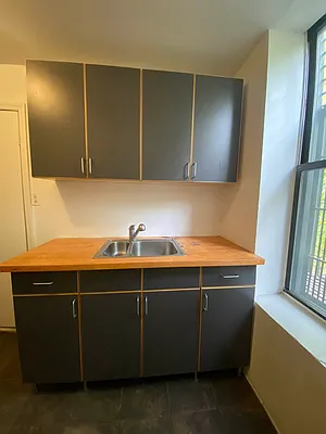 Rented by Hagstrom Management Inc | media 33