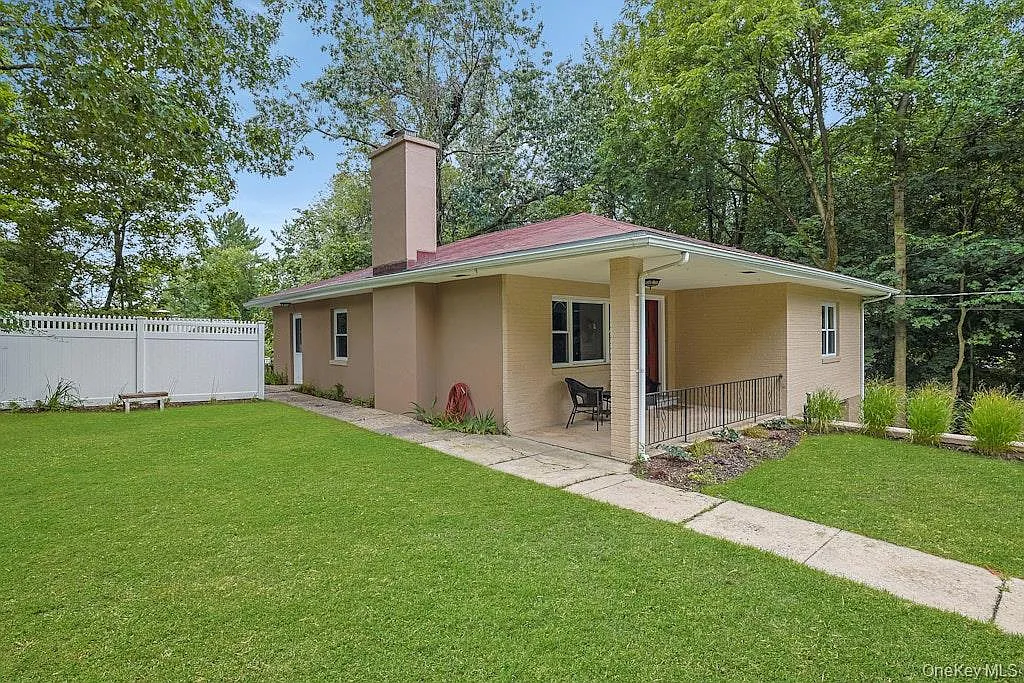 3 bed, 2.0 bath, 1715 sqft, $6,000 — Photo 2