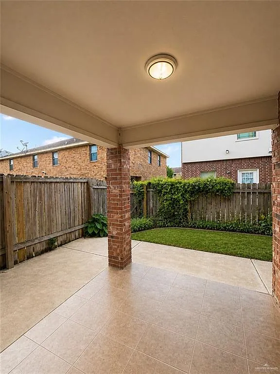 2 bed, 2.5 bath, 1200 sqft, $900 — Photo 4