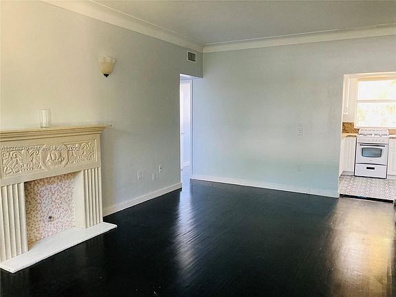 4th image of 1446 Lenox Ave APT 4