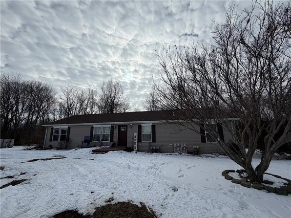 416 N White Oak St, Camargo, IL 61919