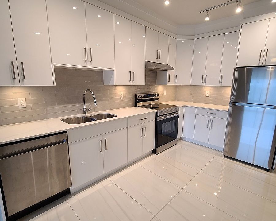 1st image of 46338 Yale Rd #513