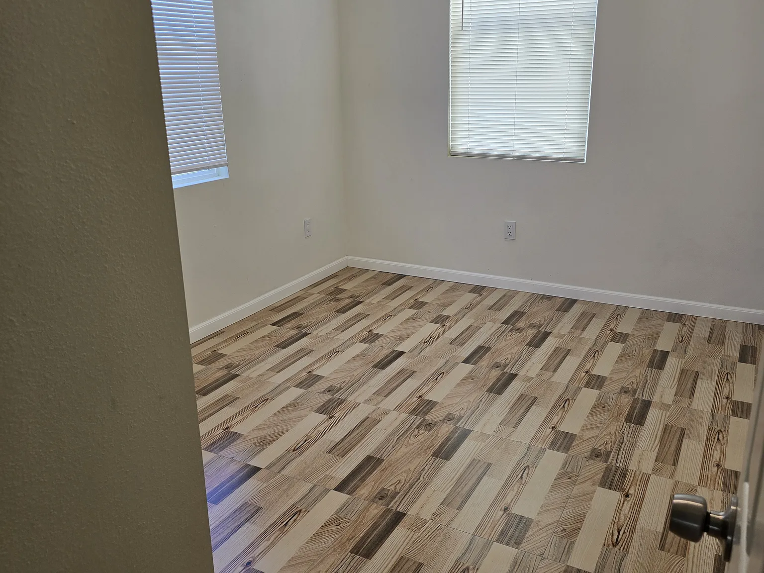 3 bed, 1000 sqft, $3,750 — Photo 4