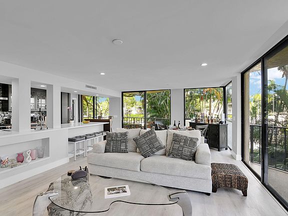 5th image of 859 Jeffery St #202