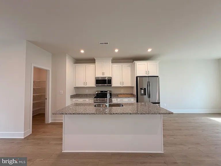 135 Heyford Dr — Photo 15