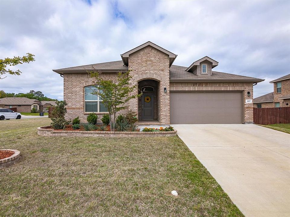 1st image of 407 Skipper Ln
