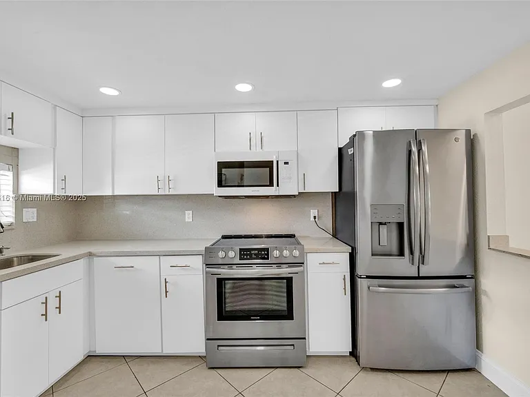 681 S Hollybrook Dr #109 — Photo 4