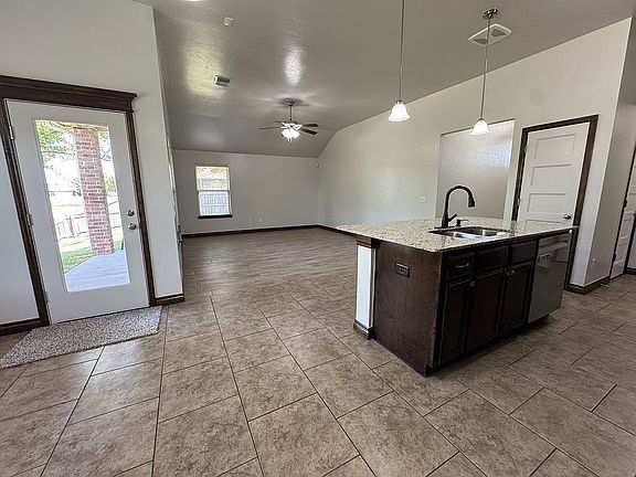 4th image of 1121 SW 158th St
