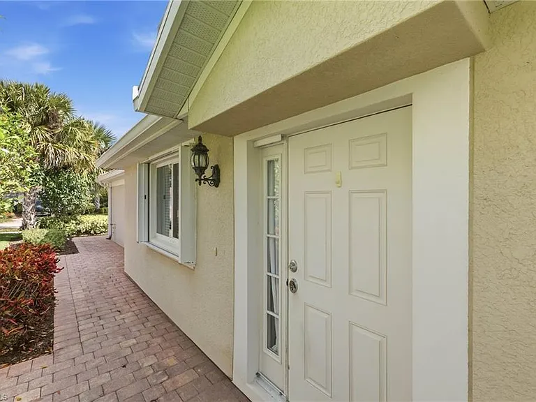 8664 Genova Ct — Photo 2