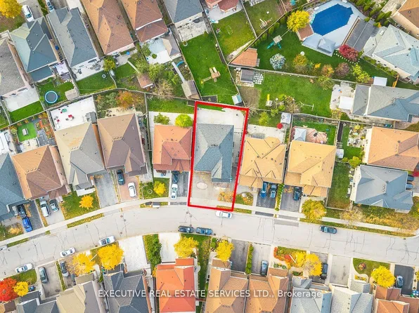 16 Sandway Dr, Brampton, ON L7A 2T9