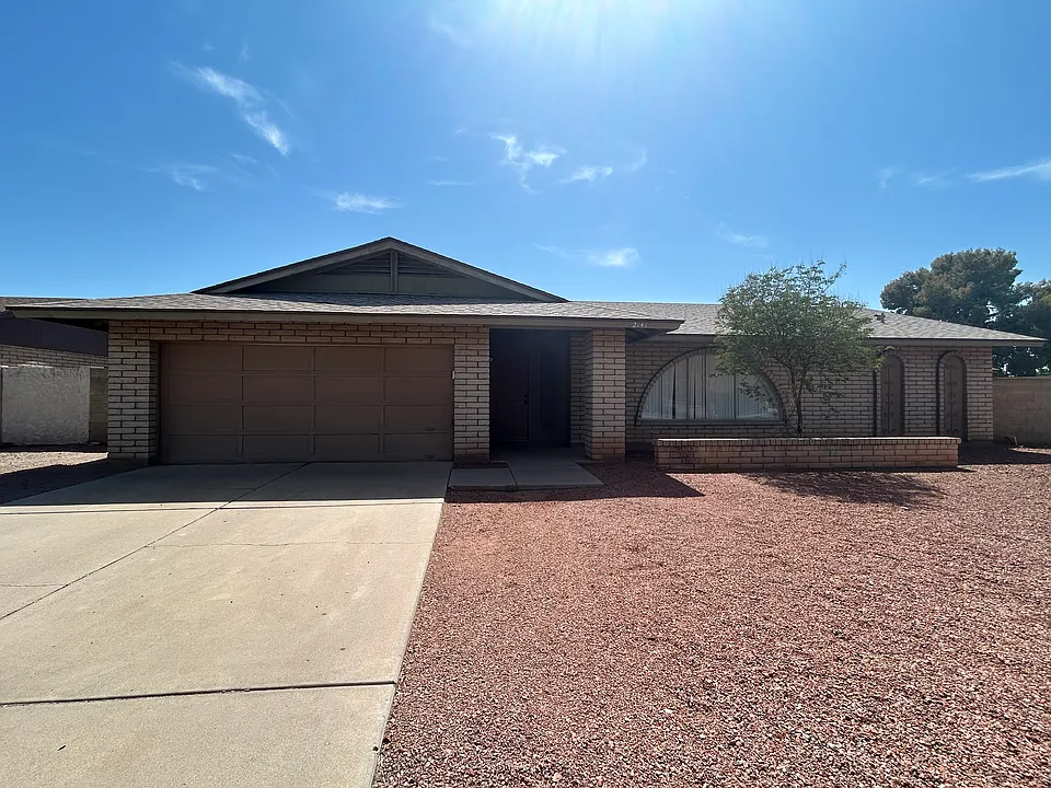 2141 E Manhatton Dr