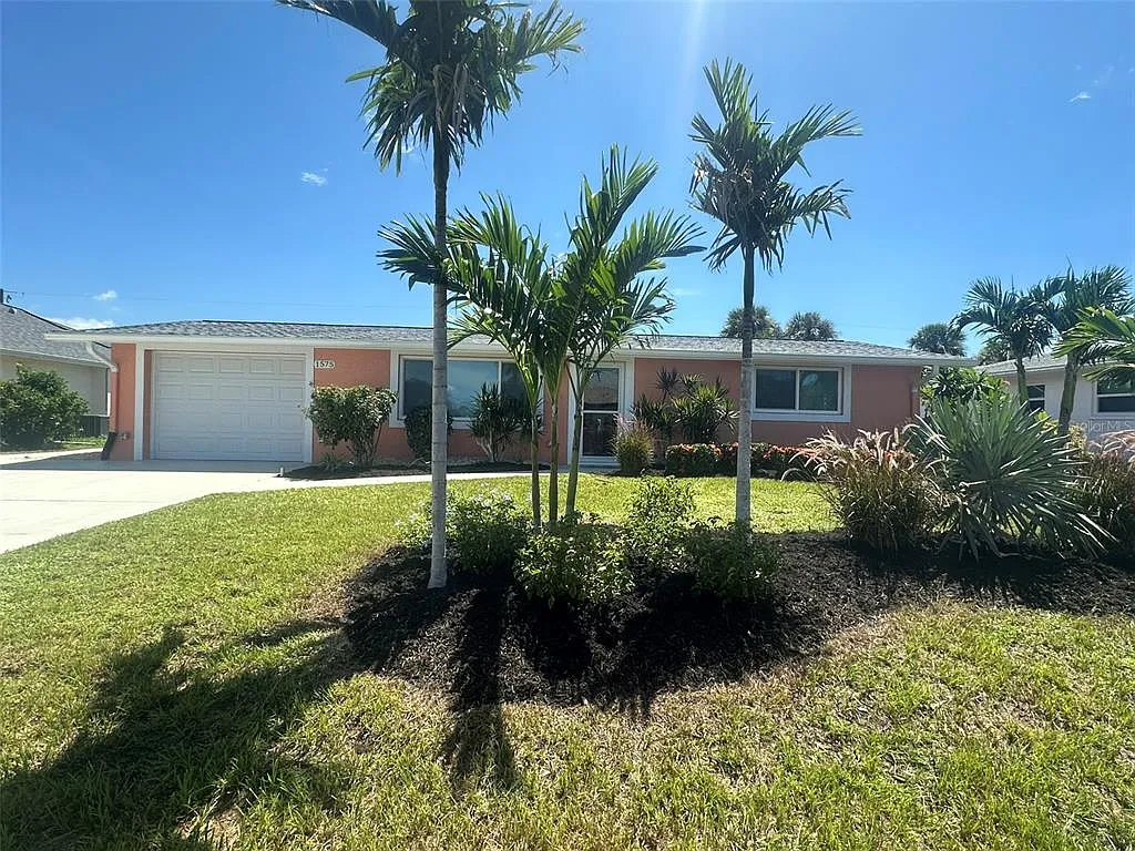 3 bed, 2.0 bath, 1322 sqft, $5,000 — Photo 1