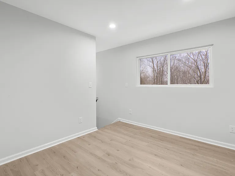 902 N Mountain St — Photo 16