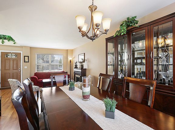 4th image of 294 Beaumont Ct