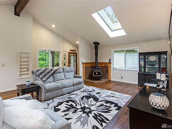 3rd image of 10523 Seabeck Hwy NW
