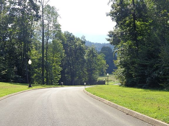 3rd image of 14 Meadowood Rd #14