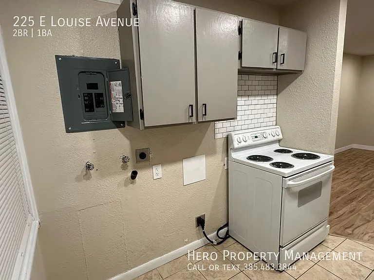 225 E Louise Ave — Photo 7